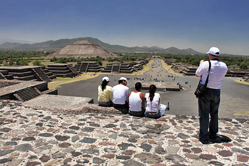 Teotihuacan_View_from_Atop_Pyramid_of_the_Moon