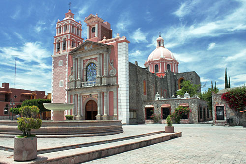 Tequisquiapan-Templo-de-Santa-Maria-de-la-Asuncion