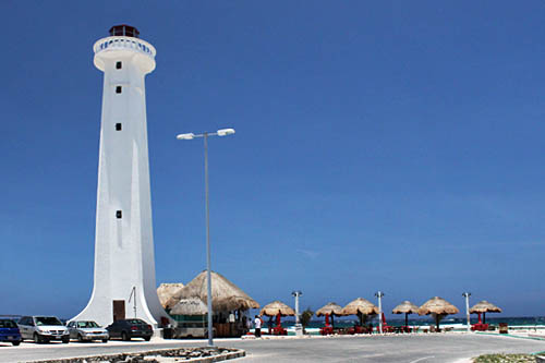 Majahual_Lighthouse_Beach2