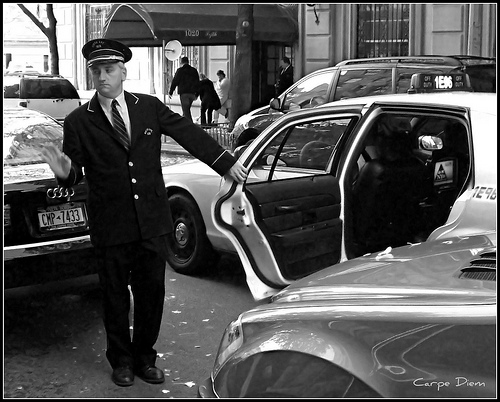 how much do you tip the doorman