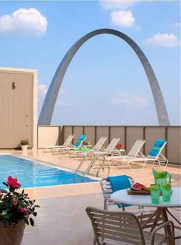 crowne-plaza-st-louis-downtown-pool