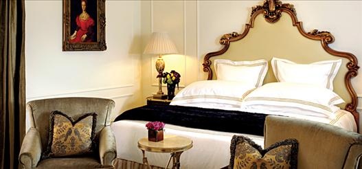 King Plaza Hotel Room