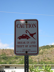 Sign_Diamond_Head_State_Monument_Hawaii Beware of thieves with giant crowbars when parking your car at Hawaii's Diamond Head State Monument.