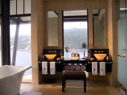Banyon Tree Cabo Marques, located in Acapulco, Mexico offers private villas with pool, and sunset bathroom views.