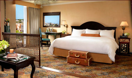 Petit_Ermitage_West_Hollywood_room 618 thread count sheets make for some easy sleeping at Petit Ermitage.