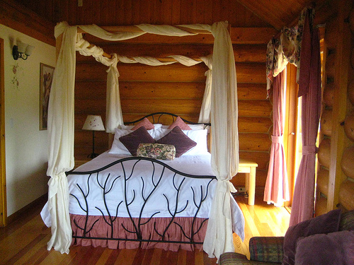 Echo Valley Ranch Honeymoon Cabin