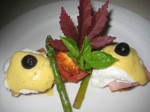 "Emiliano Restaurant Casa Velas"